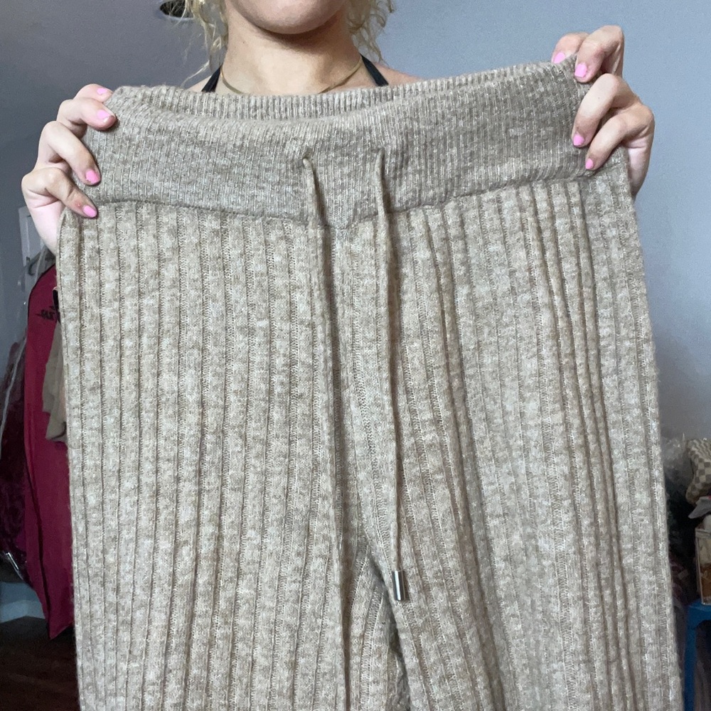 FREE PEOPLE: INTIMATELY Tan Fuzzy Cuffed Lounge Pants, Size Medium